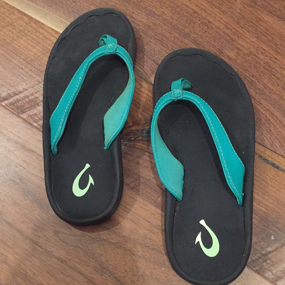 olukai flip flops